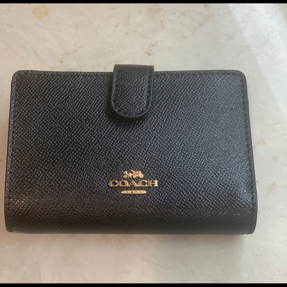 Coach Medium Corner Zip Wallet
